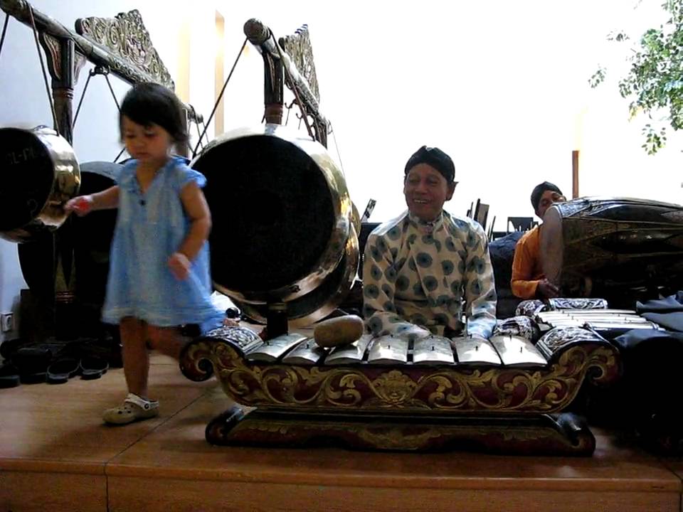 Kezia plays Gamelan
