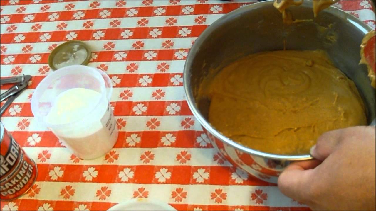 Making Tomato Soup Cake.wmv
