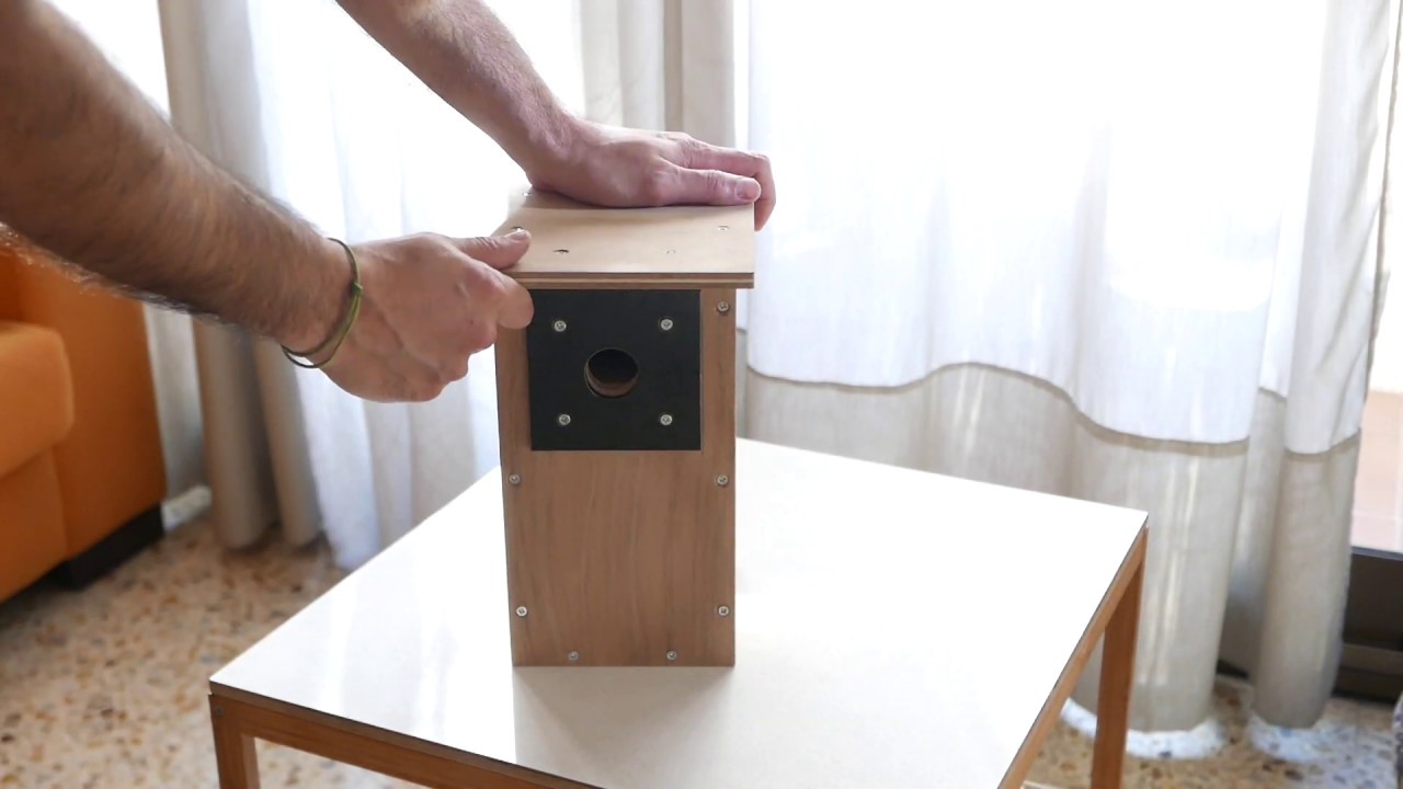 Caja nido para herrerillos, carboneros y gorriones.