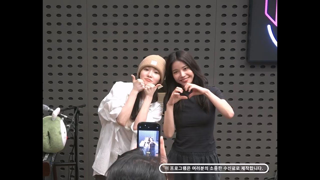240506 청하의 볼륨을 높여요 COLOURS with 솔라 | KBS Cool FM Volume Up COLOURS with Solar