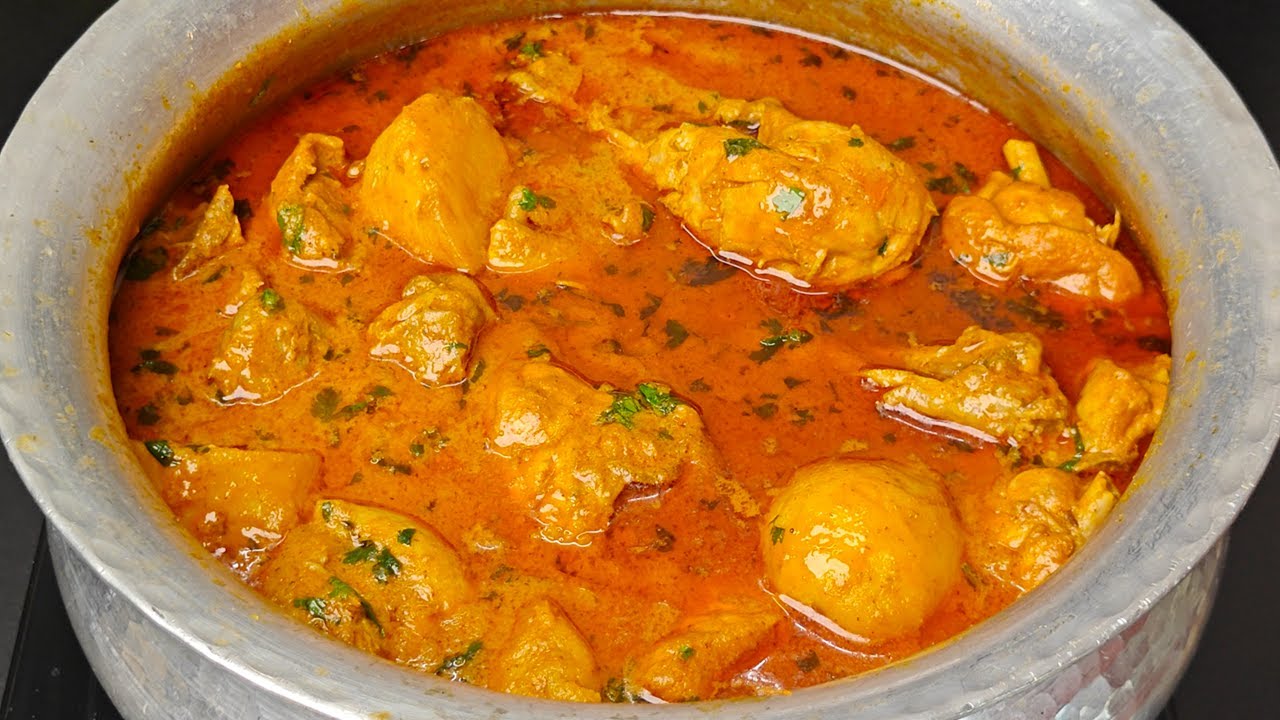 Aloo Chicken Gravy | Chicken aur Aloo kay Salan ki Recipe