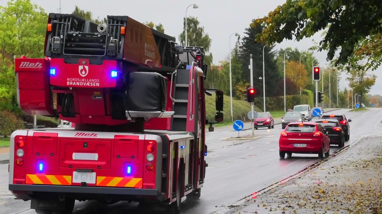 ST.BIRKERØD (BIM1+BIS1) ABA nordsjællands brandvæsen. brandbil i udrykning Feuerwehr ausrücken