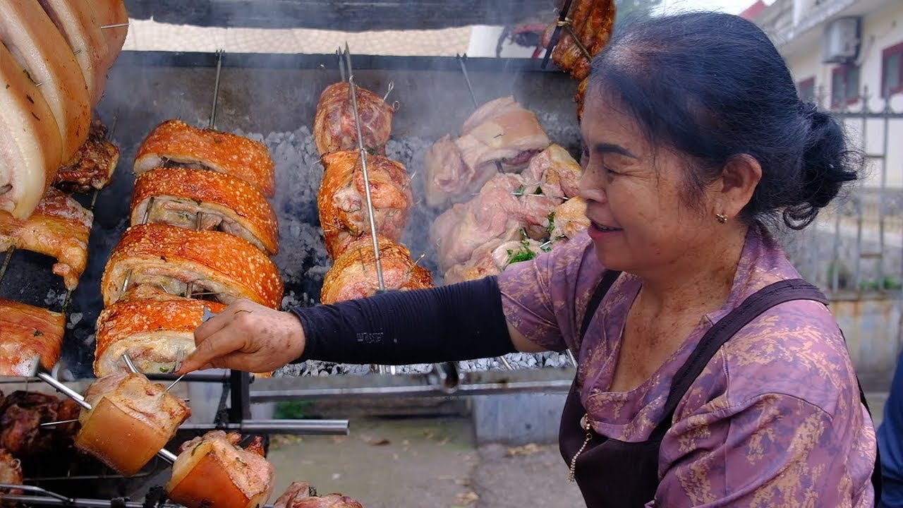 CÔ chú bán đồ nướng vỉa hè  - bán toàn món ngon