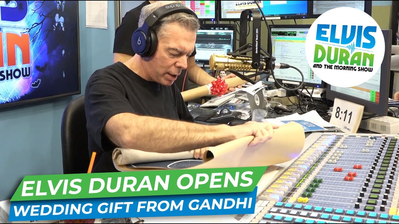 Elvis Duran Opens Wedding Gift From Gandhi | Elvis Duran Exclusive