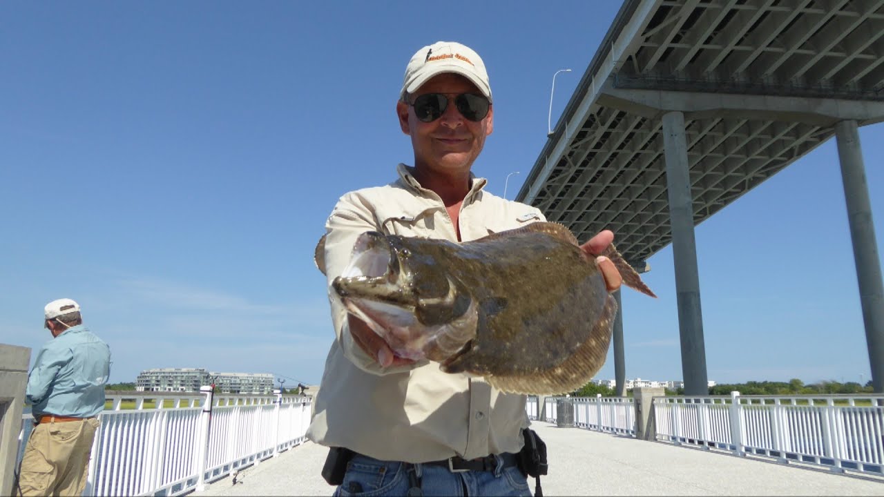 Jiggin' Jerry, The FLOUNDER and TROUT Bite at the Mt. Pleasant Pier!!!