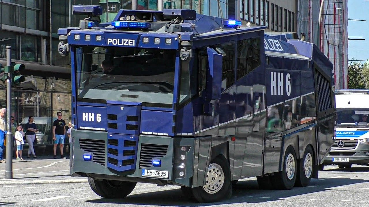 [1. Mai-Demonstrationen] Großeinsatz Polizei in Hamburg