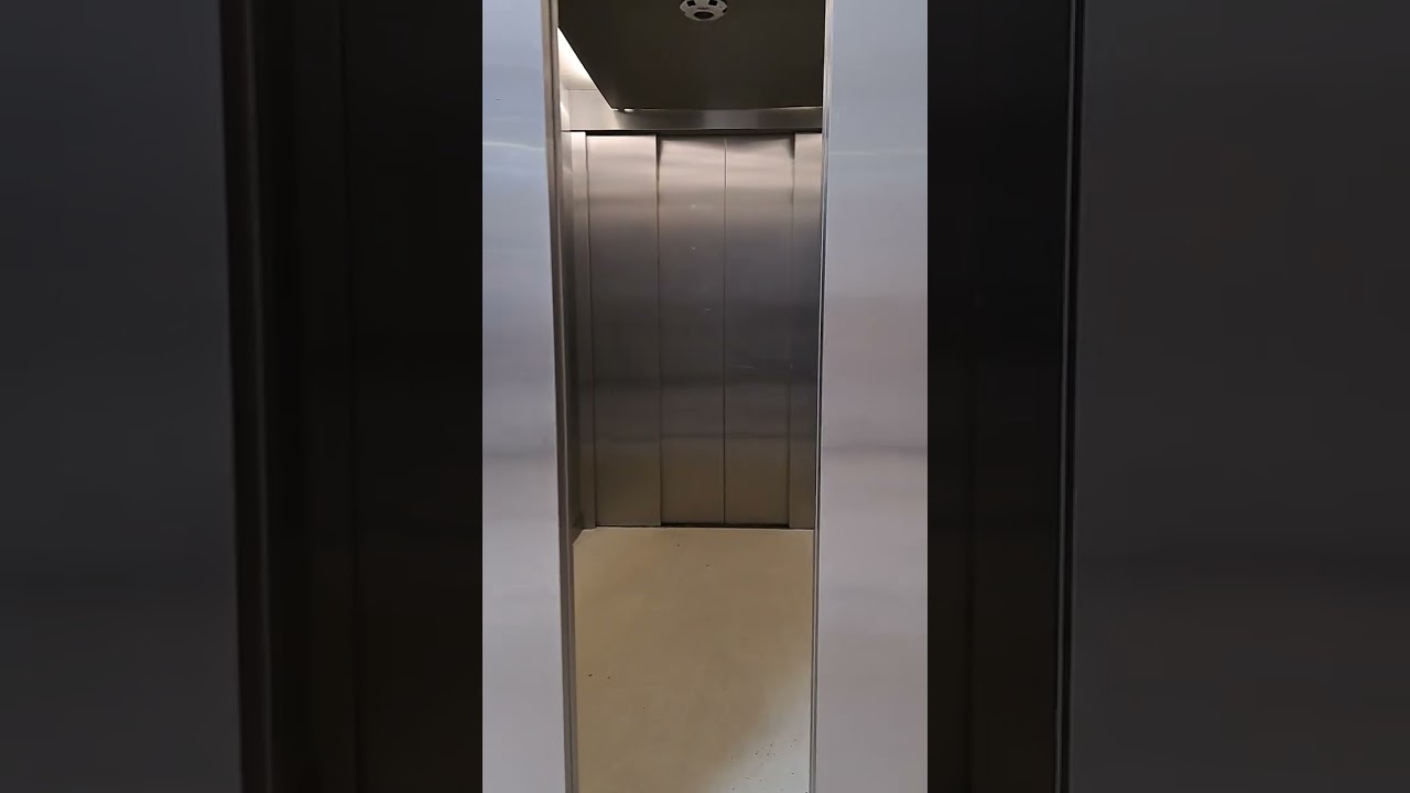 Winda Schindler Eurolift i Schindler 3300 w galerii brodnickiej w Brodnicy