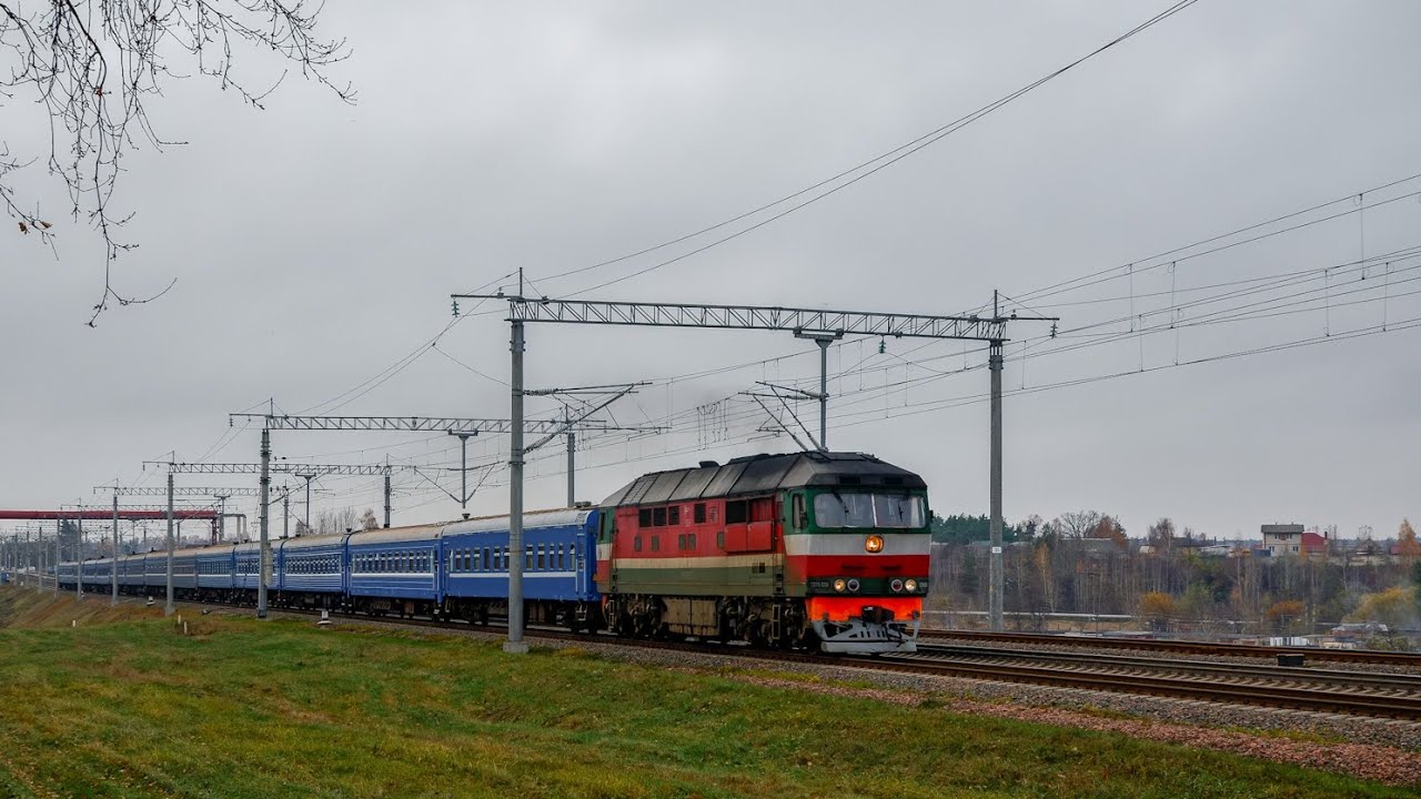 ТЭП70-0358 с пассажирским поездом следует по перегону Мирадино-Бобруйск 
