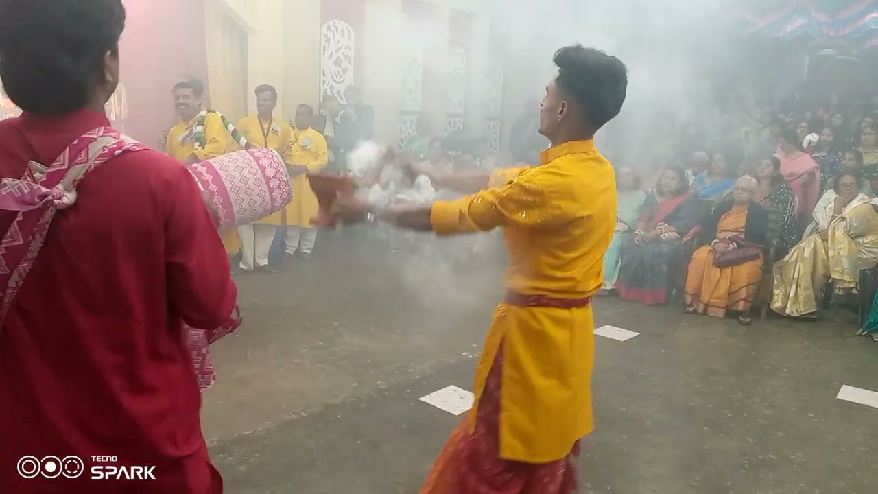 A beautiful arati dance presented by my brother, Jai Maa Durga 🤩🙏🥰👋🤟