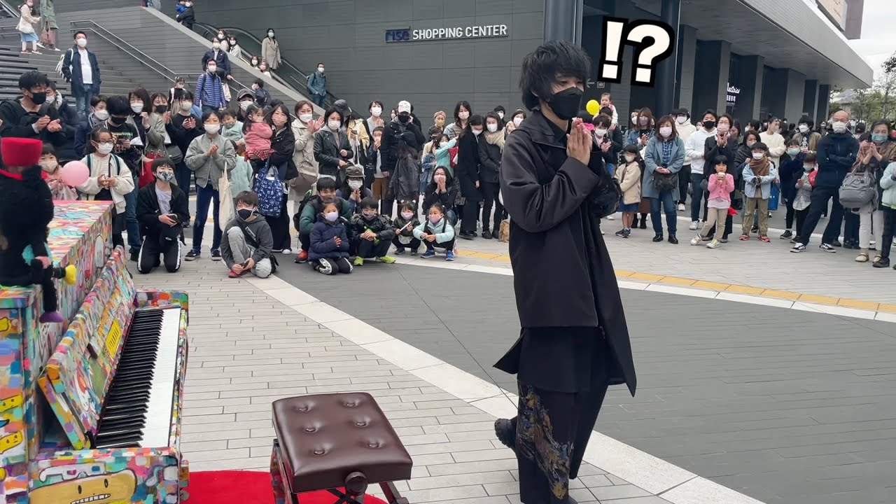 街で突然本気の「紅蓮華」を謎の男が弾き出したら人々が…【ストリートピアノ】【鬼滅の刃】‪Demon Slayer:Kimetsu no Yaiba-“Gurenge/LiSA”‬