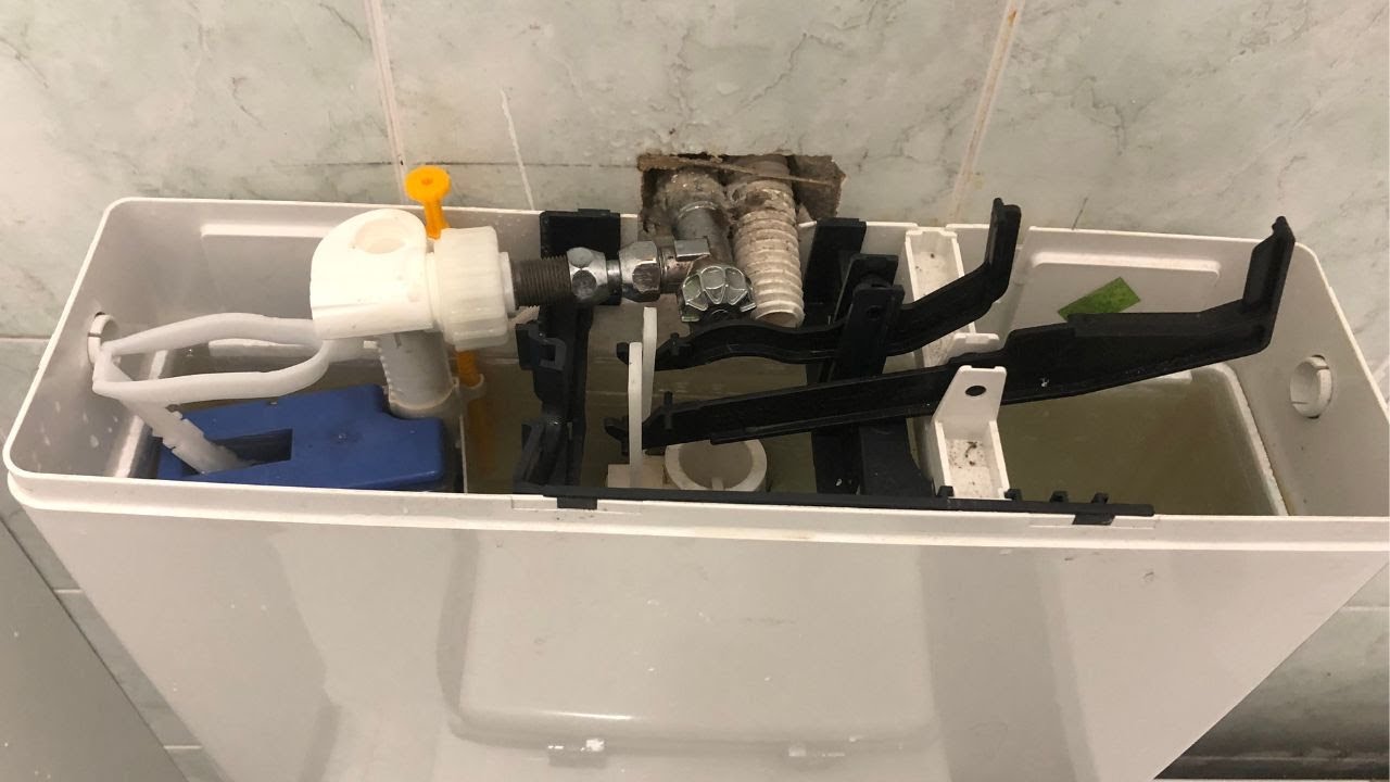 Cum se demontează rezervorul de apă de la WC și se curăță corect