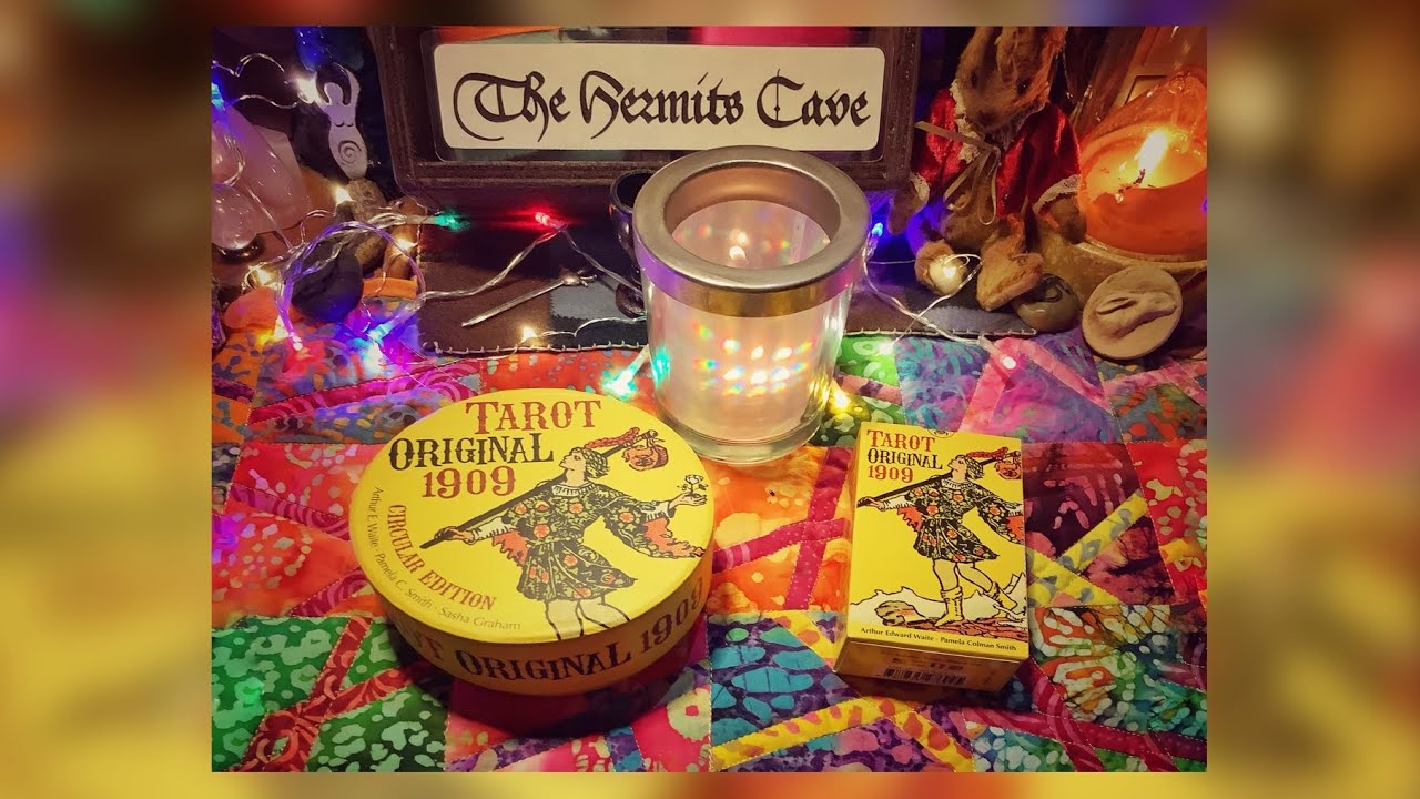 The Tarot Original 1909 Circular V’s Retangular
