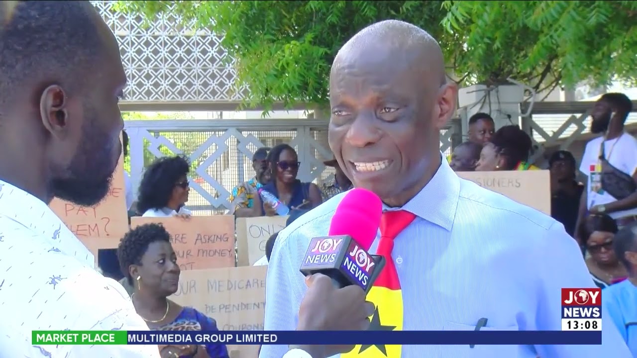 Delayed Coupon Payments: Pensioners demand the release of arrears; Picket at Finance Ministry again