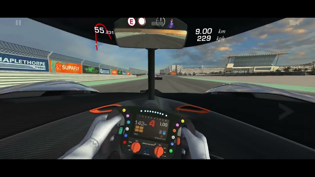 Mclaren solus gt endurance race