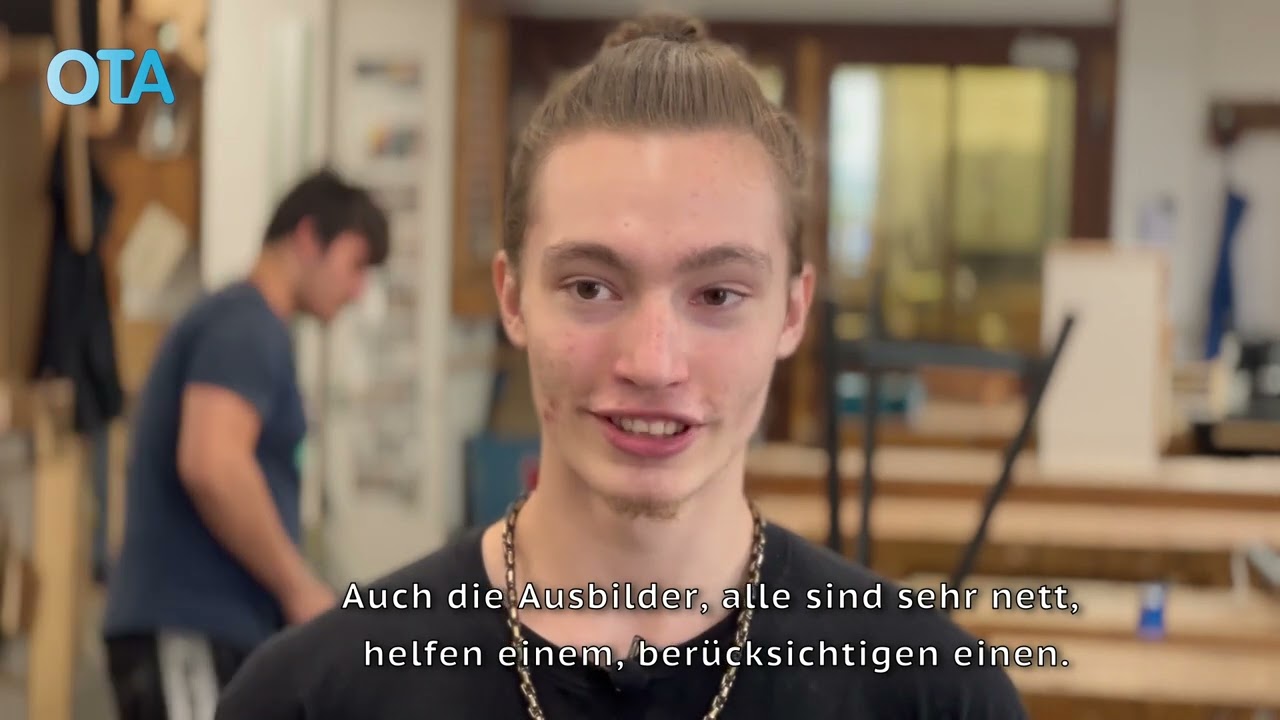Alexander auf dem Weg zum Tischler ...