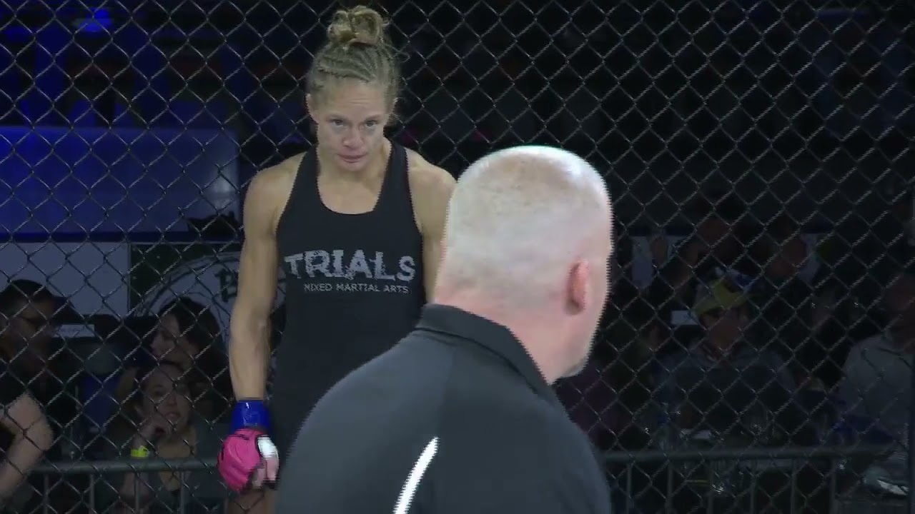 Kelsey Arnesen vs Brittany Camozzi