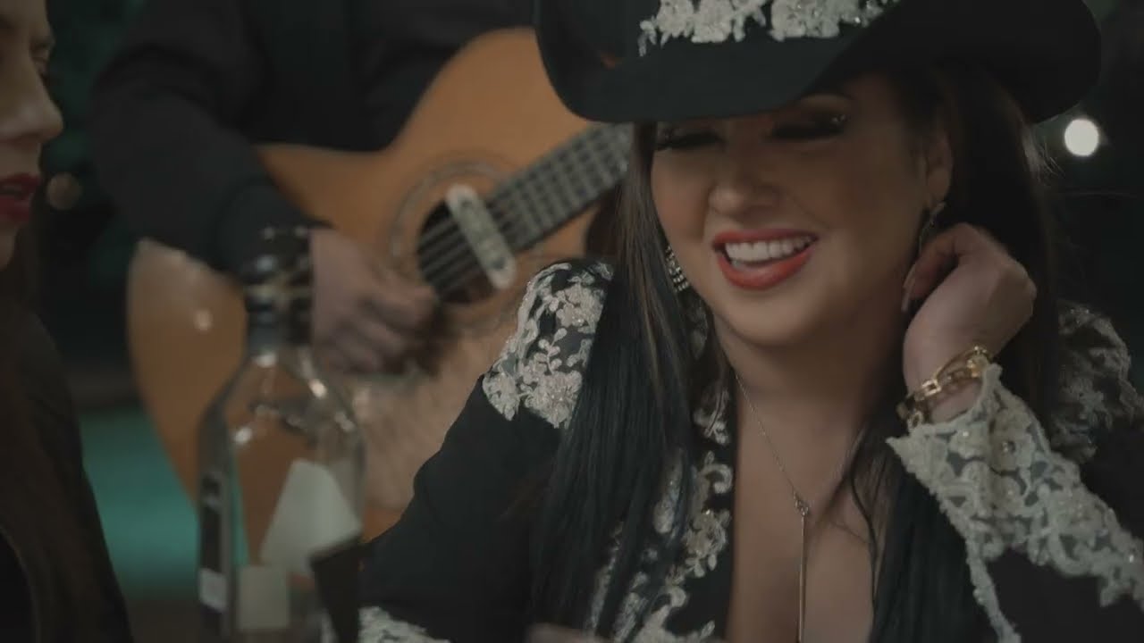Lidia Cavazos ”Por Eso No Tomo ”