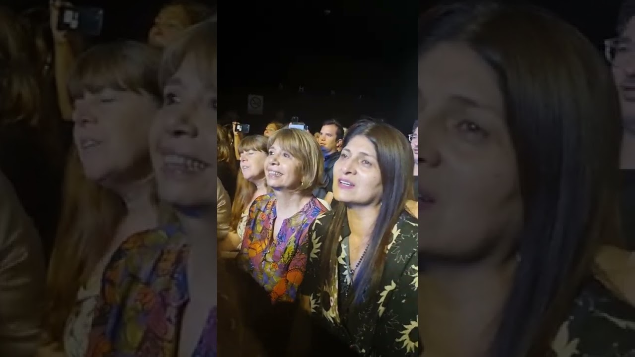 Serrat canta con su publico