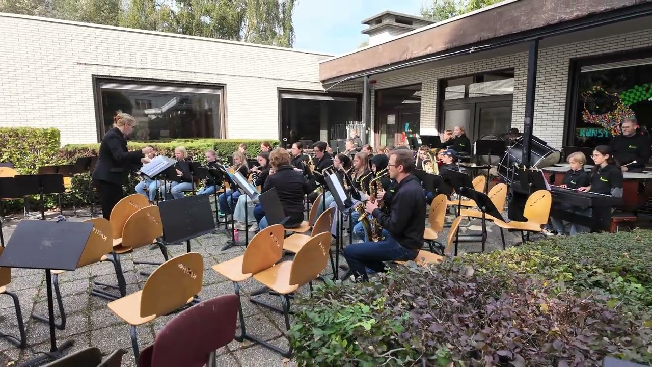 The Wellerman (Trad., arr.Paul Murtha) door de Crescendoentjes Bissegem
