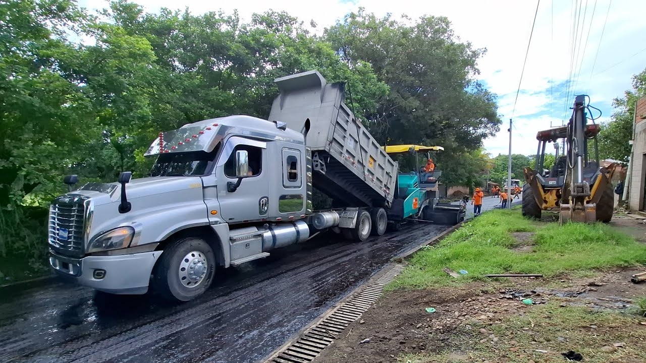 SANTO DIOS 😱  Mira cuanto avanzaron ya en la pavimentación de esta calle.