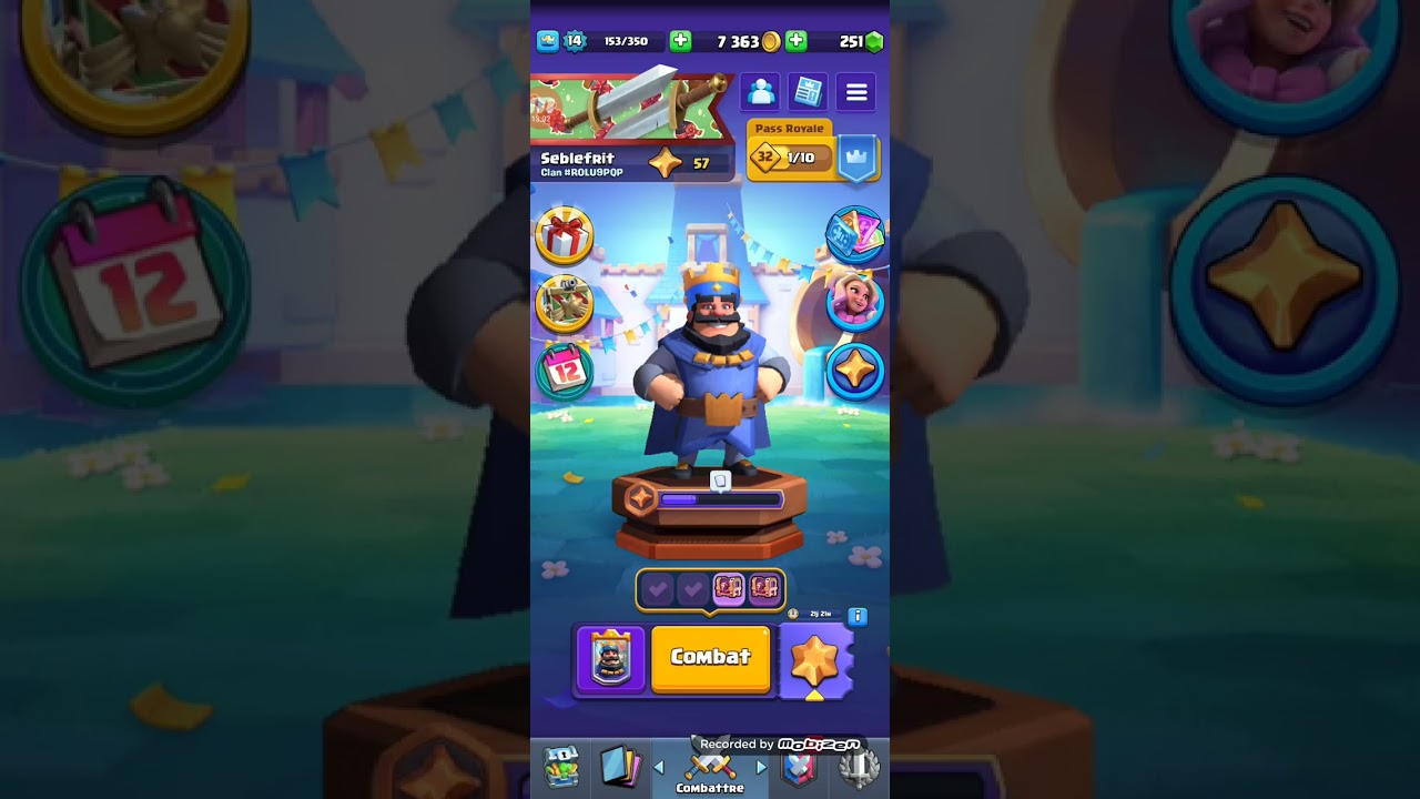 Je joue à clash royal 