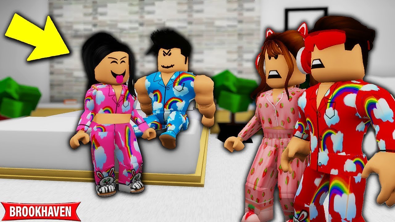 ESPIONAMOS um CASAL APAIXONADO na FESTA do PIJAMA e ISSO ACONTECEU... BROOKHAVEN RP Roblox