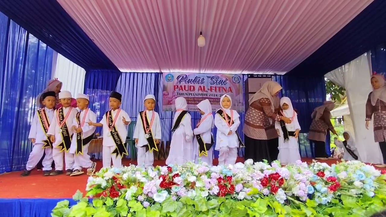 Prosesi Wisudawan/i Tahun Pelajaran 2024- 2025.