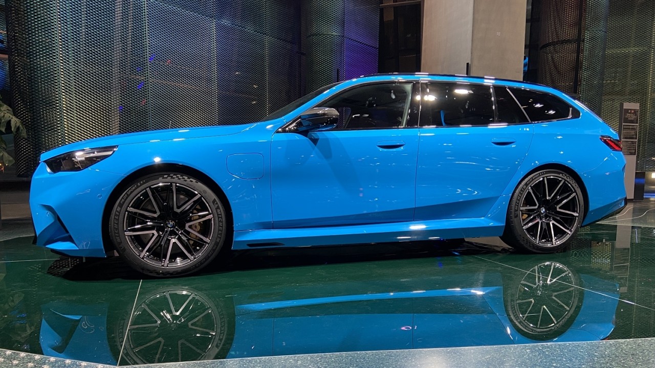 2026 BMW M5 Touring G99 in Daytona Beach Blue uni