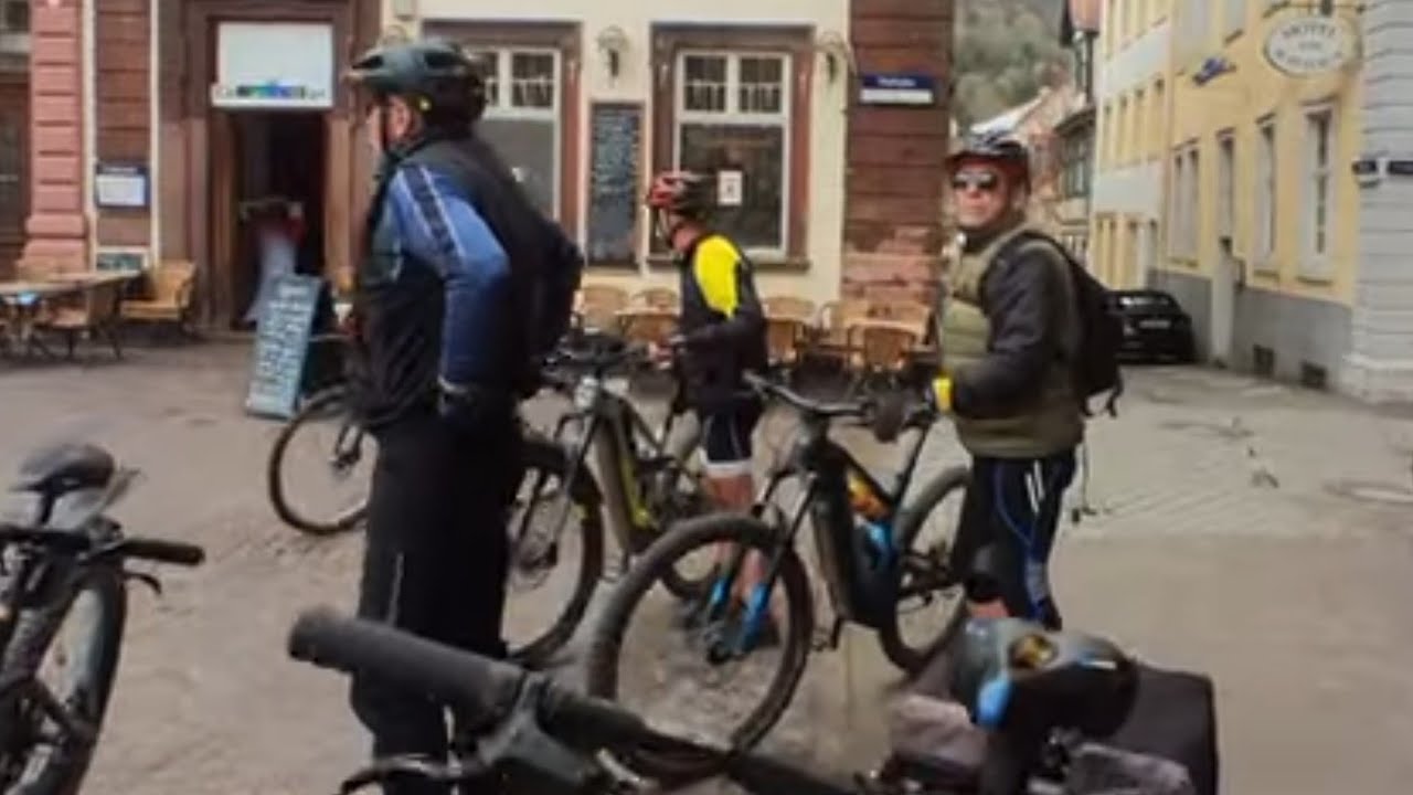 Mountainbike Natur Ausflug mit Freunden
