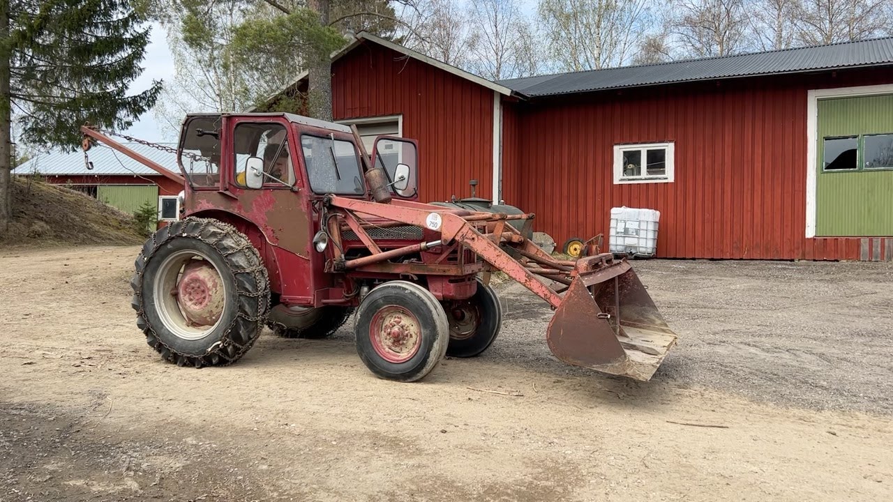 Köp Traktor International IH Mc Cormick Intern B 275 på Klaravik