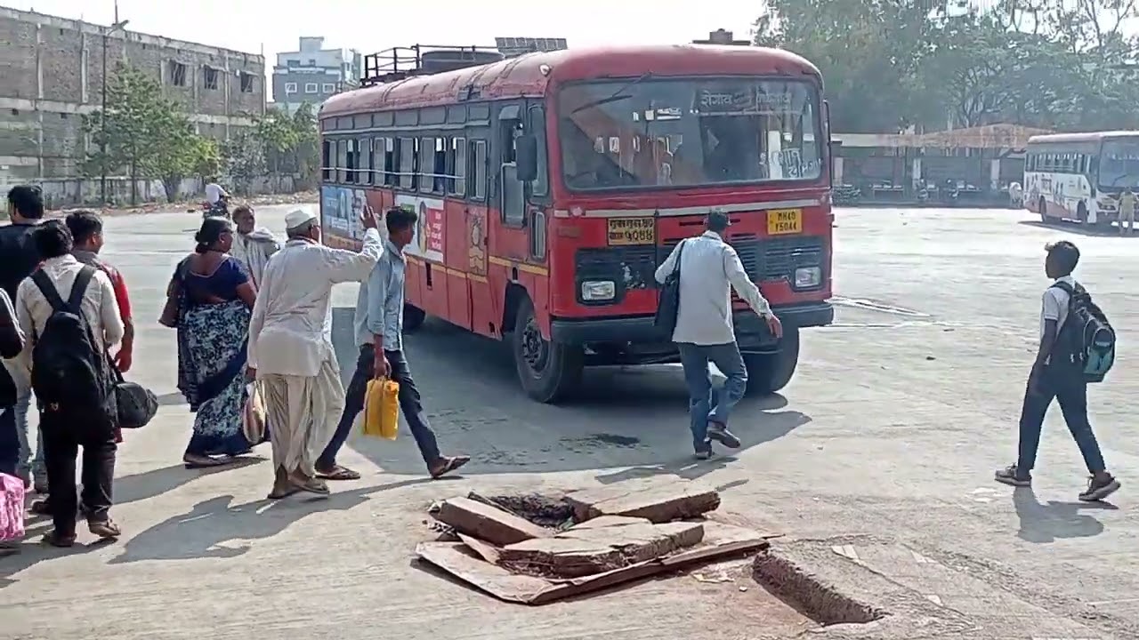 Shegaon Msrtc Bus Stand #msrtc #bus #travel #vehicles #transport #lalpari #vidarbha #shegaon #old 