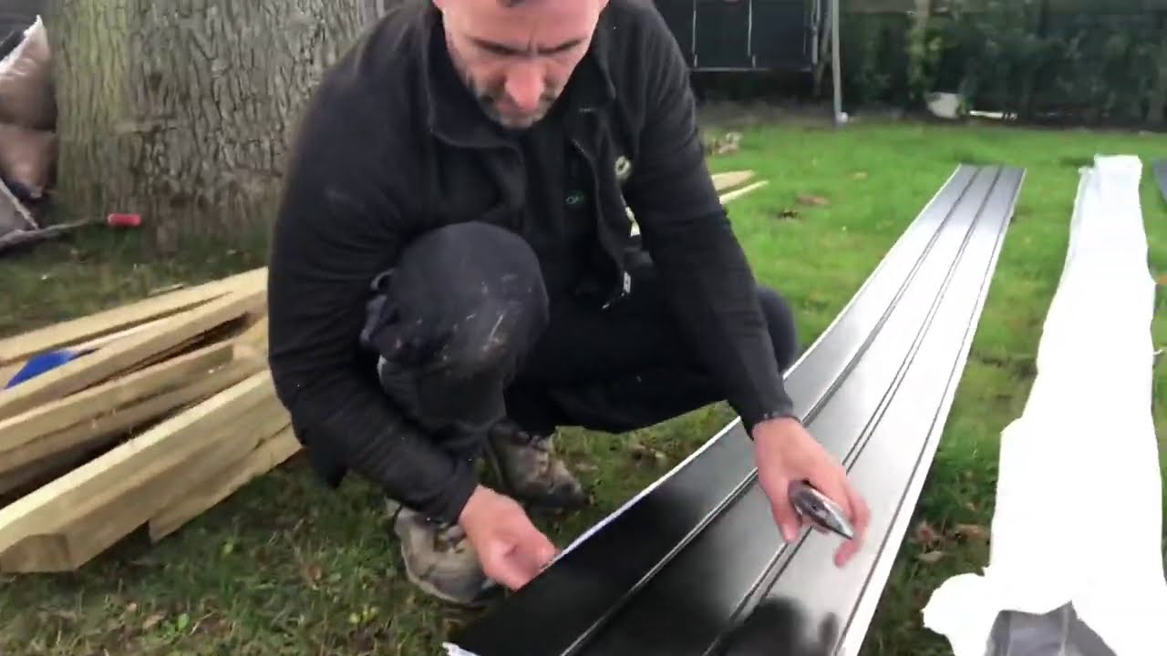Flat roof fascia and soffit installation