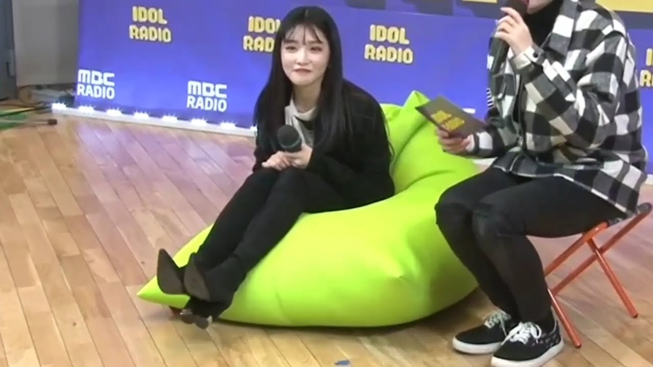 [청하] 숨 고르는 청하 아이돌라디오 귀여운 순간들