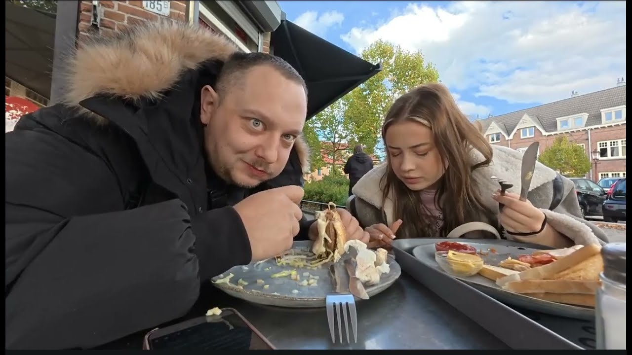 Daniel Magical narzeka na brak pieniedzy i zachowuje sie niesmacznie podczas posiłku. Burger.