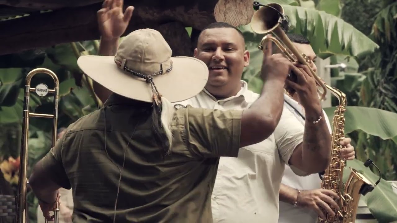 El Mil Amores (Video Oficial) - Marimba Orquesta Los Golobios