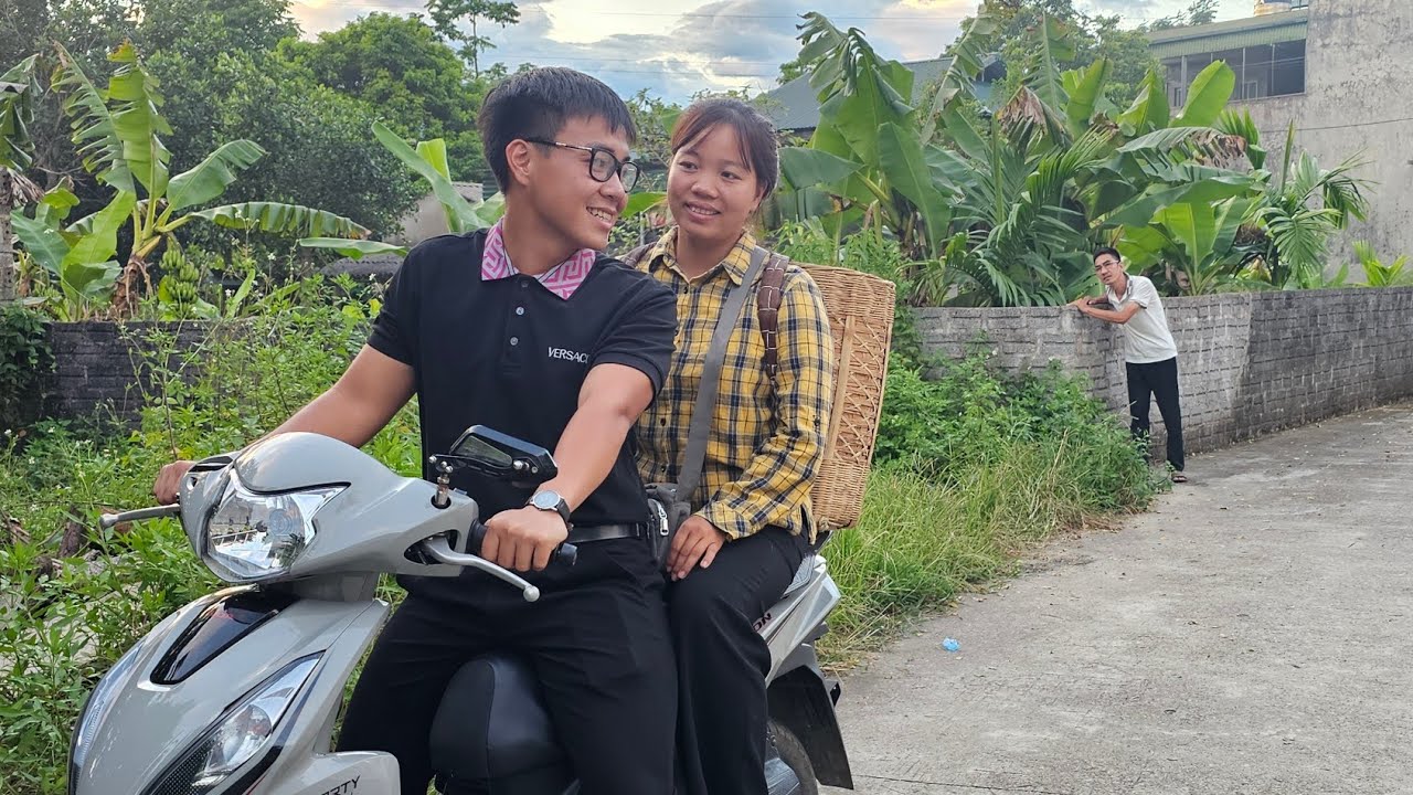 Will Huyen accept Khai's presence in this new town?