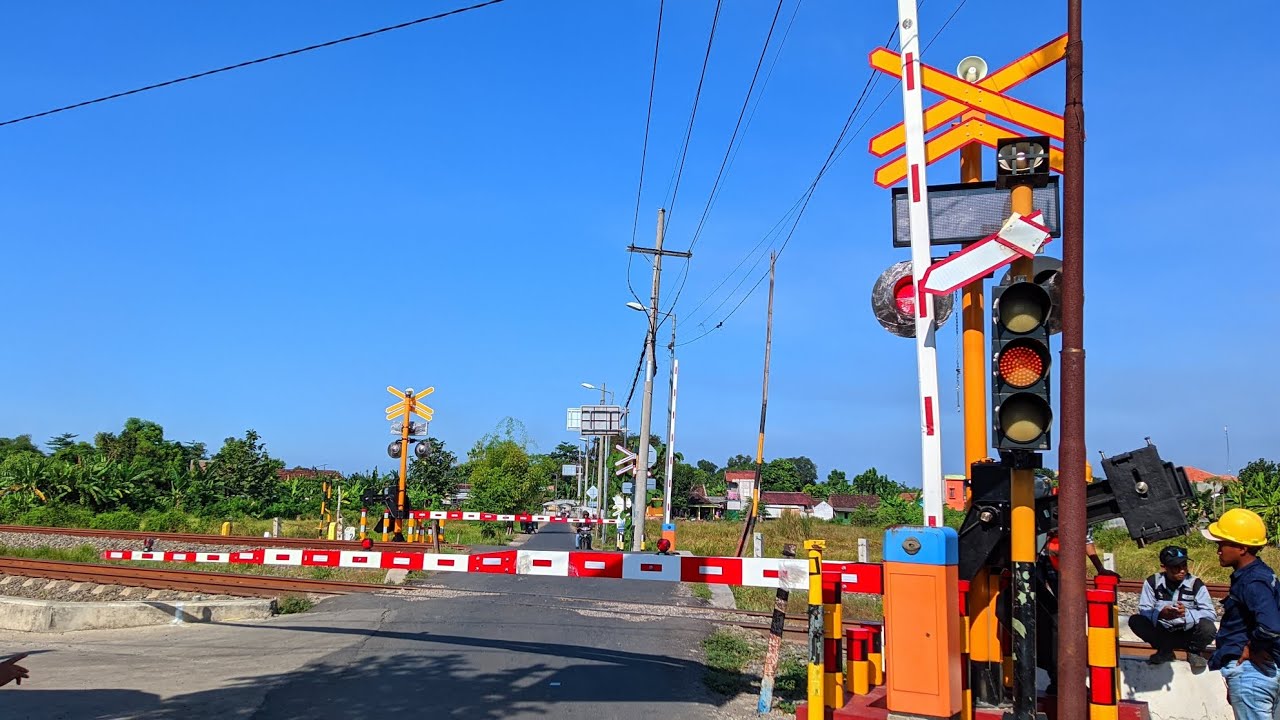 UJICOBA Perlintasan KA Baru JPL 72 Pasar Tiban Seketi