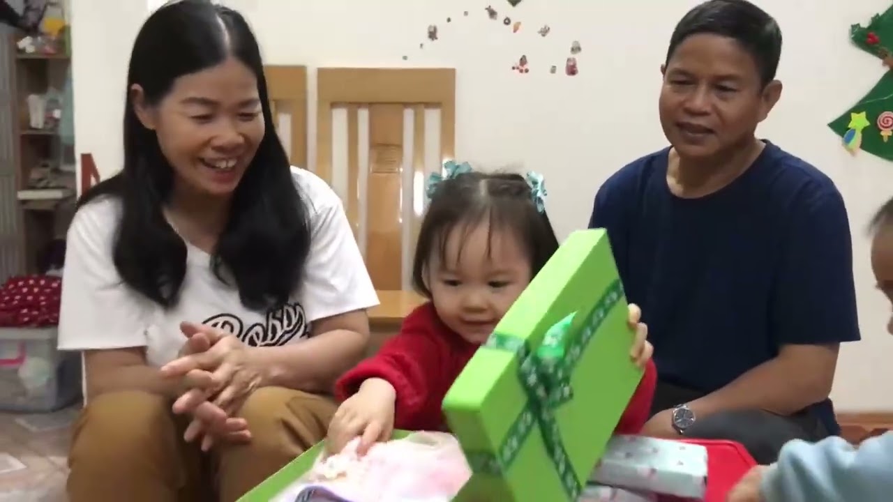 lets open the presents on sam's birthday turning 3 