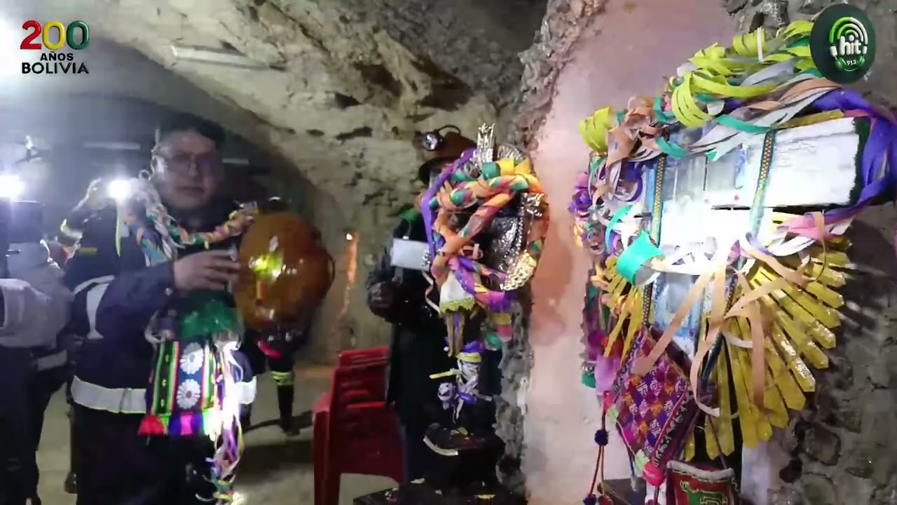 LA BAJADA DEL TATA Q'AQCHA MARCA EL INICIO DEL CARNAVAL EN BOLIVIA