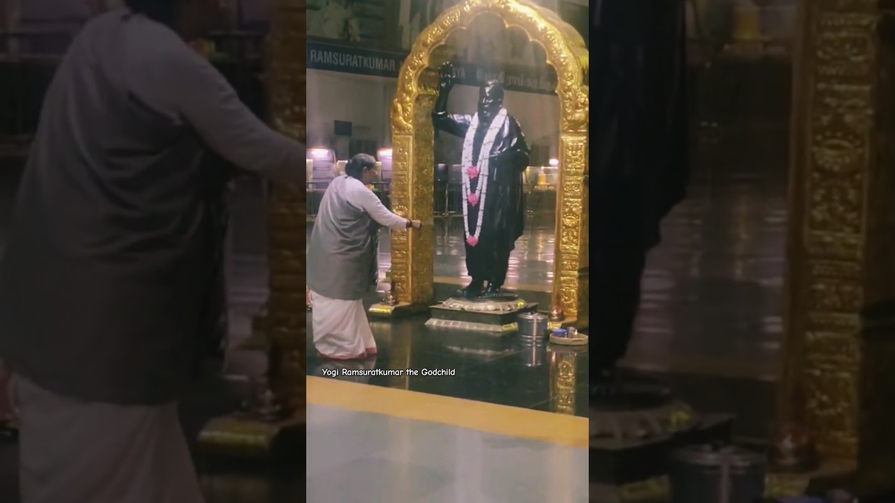 Aarti to Bhagwan Yogi Ramsuratkumar by Ma Devaki at Yogi Ramsuratkumar Ashram #sadhguru #god #shorts