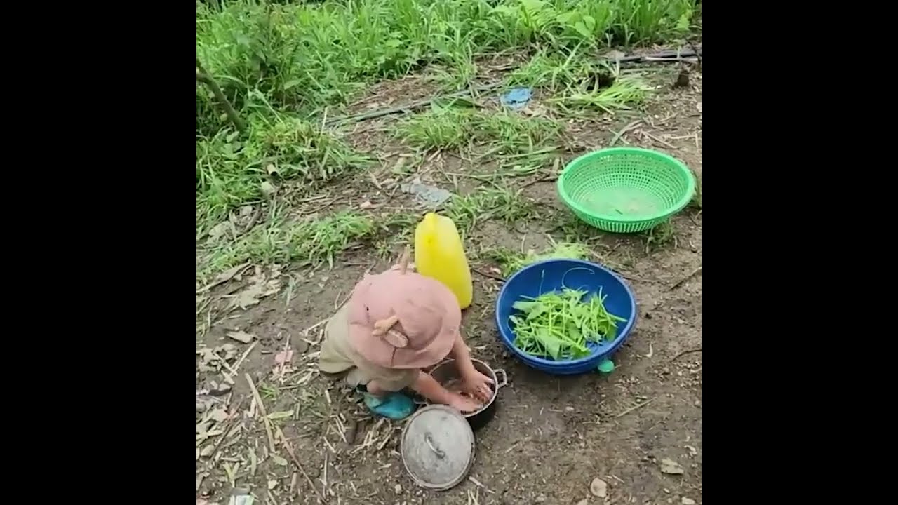 The smart boy called someone to save his younger brother from the kidnapper