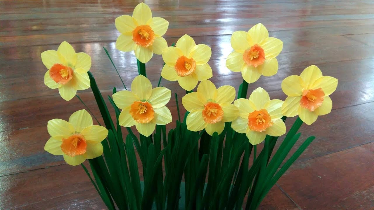 ดอกไม้จากหลอด ดอกดารารัตน์จากหลอด by มายมิ้นท์ Daffodil Flower From Straws.