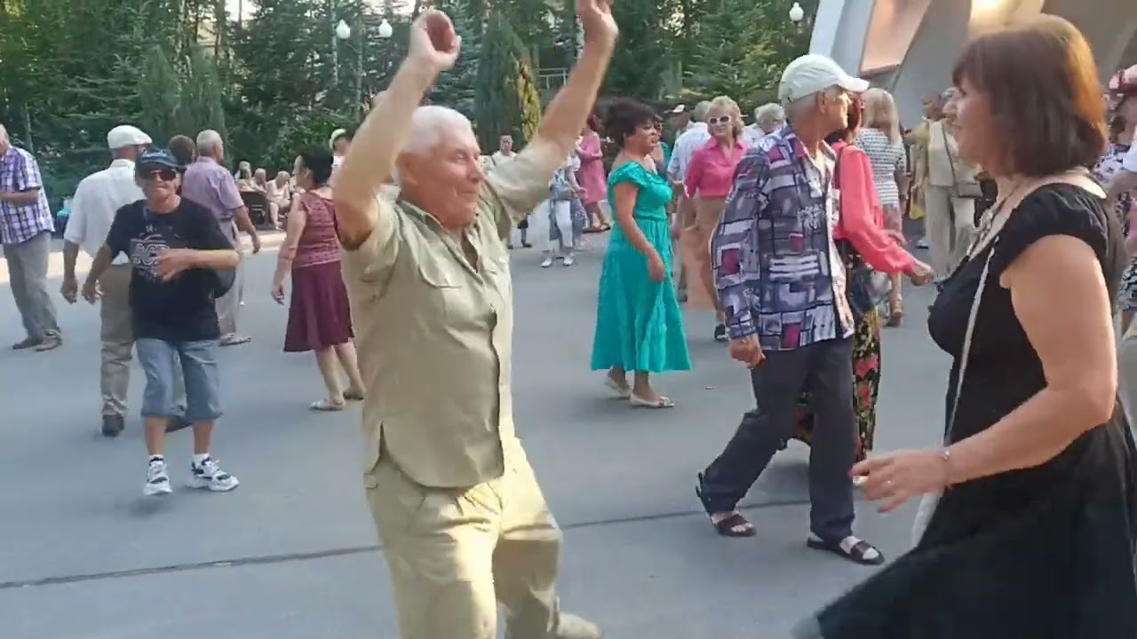 Разбила ты любовь мою Счастливые минуты в парке Горького Харьков