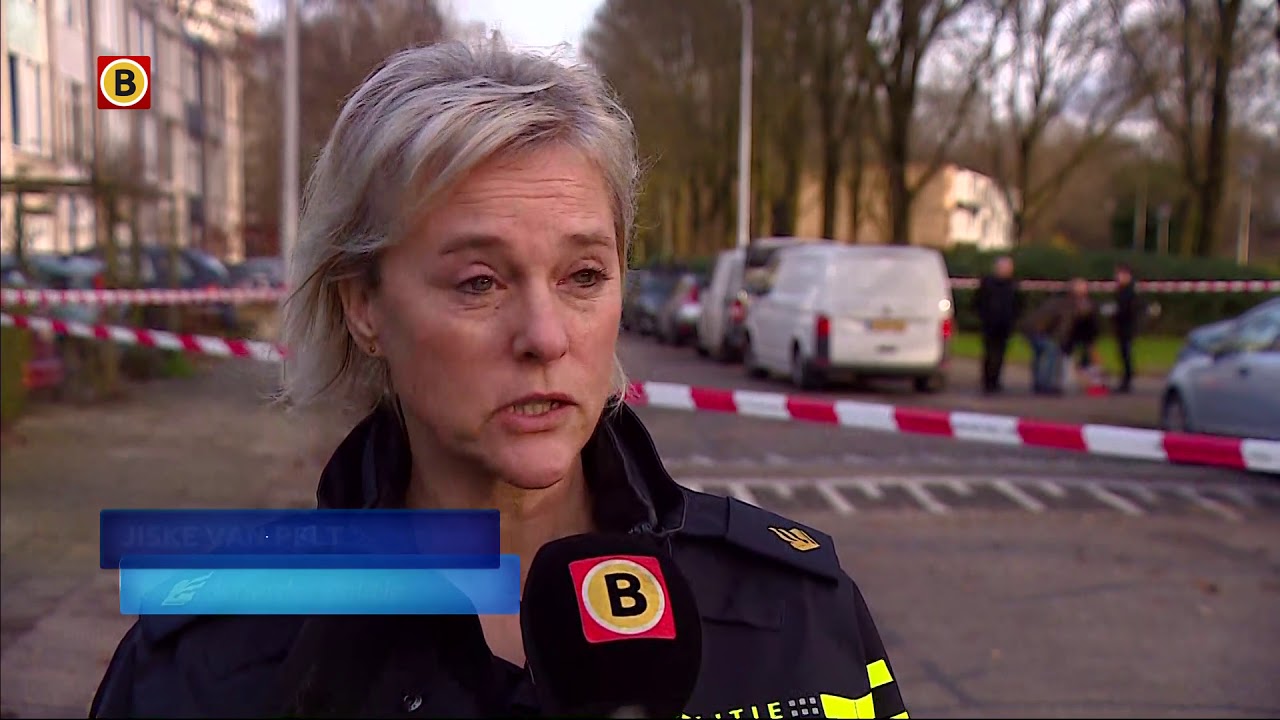Politie doet onderzoek op plek auto van omgebrachte Hennie de Laat