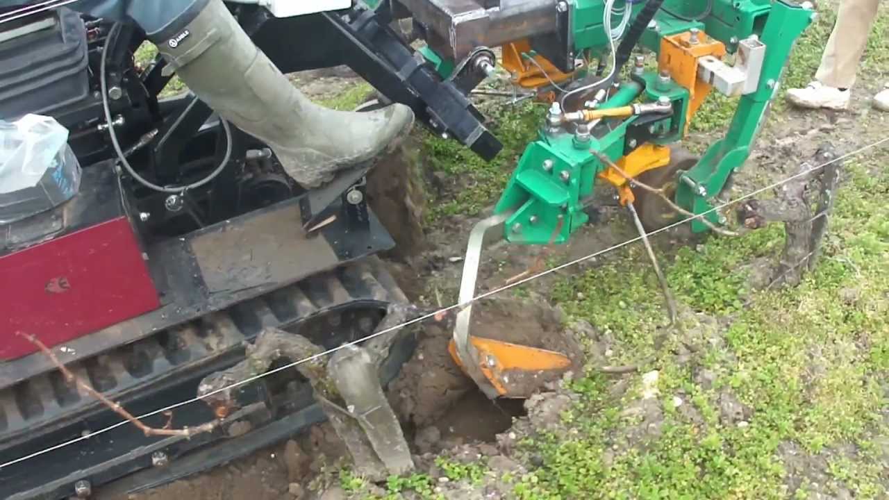 Tracteur &agrave; Chenilles LOEFFEL Viti-Plus 95 av d&eacute;cavailloneuse