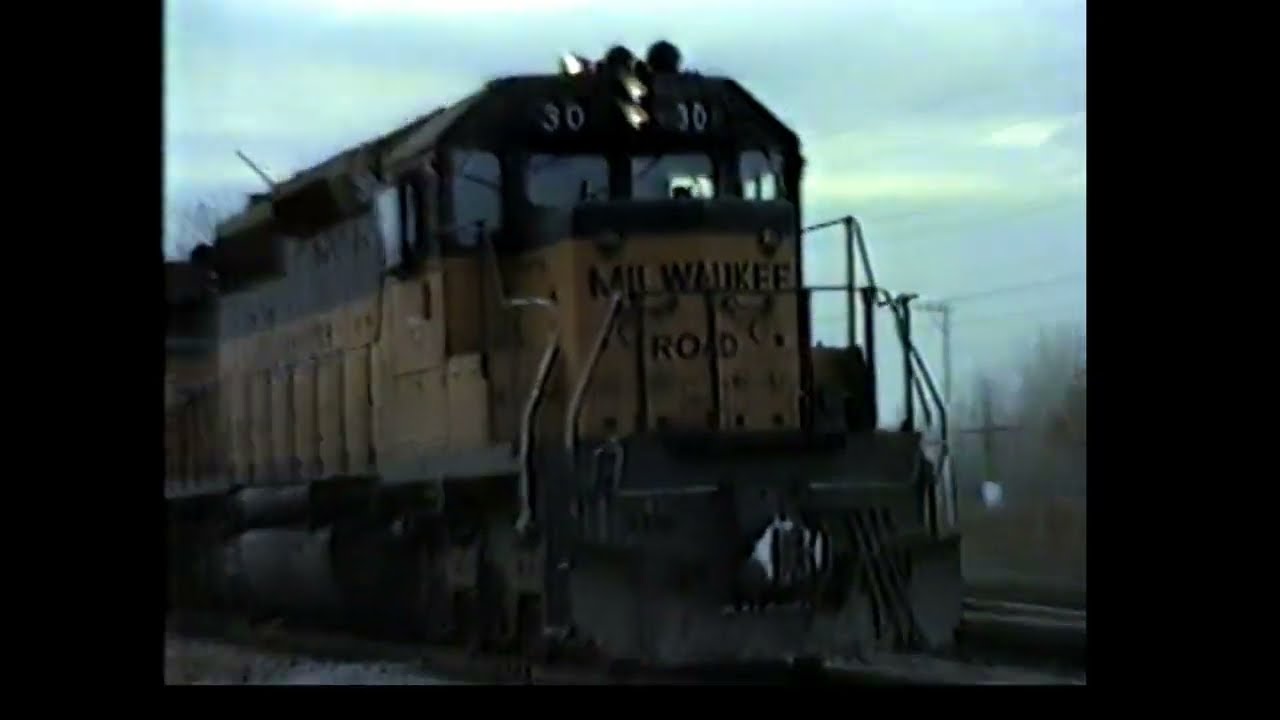 CAL PARK CROSSING BURNHAM, IL FEB 21, 1982. CHESSIE, EARLY CONRAIL, IHB, MILWAUKEE ROAD!