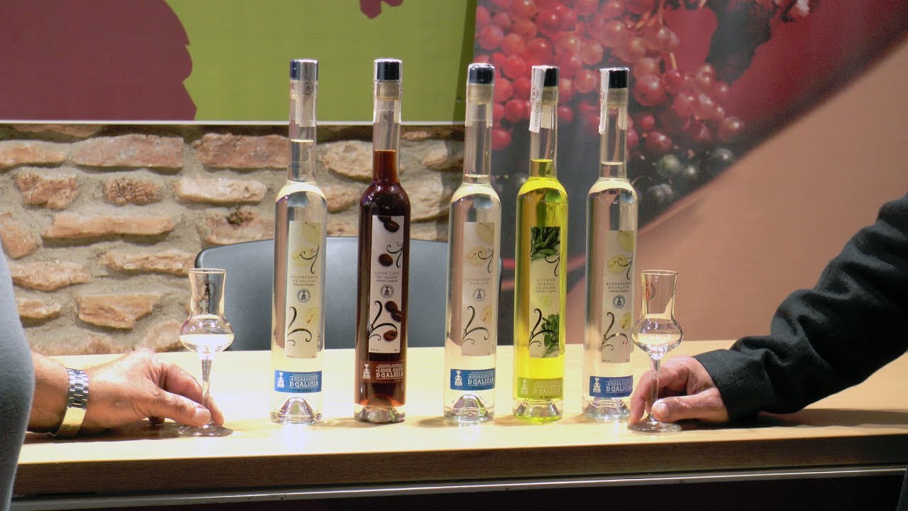 Los Jóvenes Amigos del Vino celebran una cata de Orujos gallegos