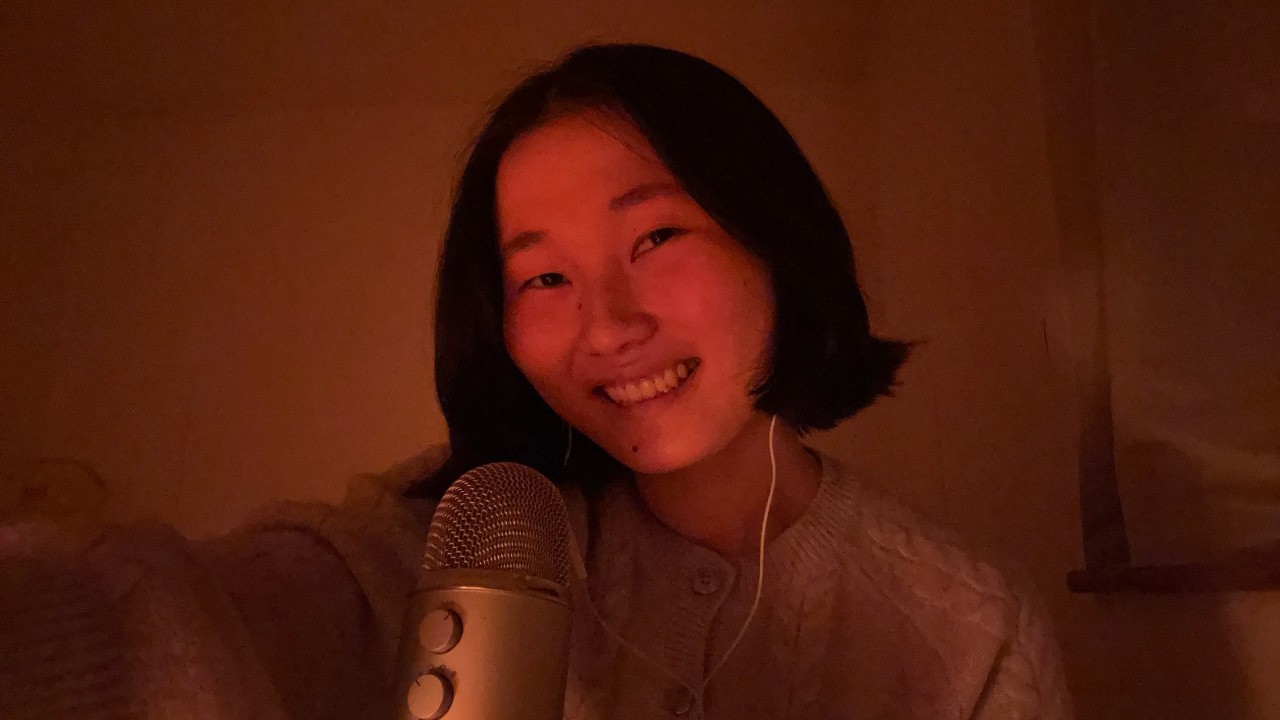 feel sleepy with me | simple asmr with whispering, mic rubbing & hand sounds