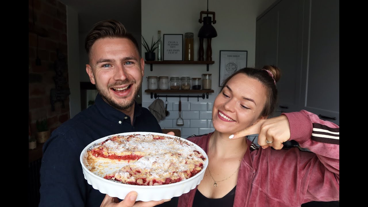 Tarta z rabarbarem i truskawkami