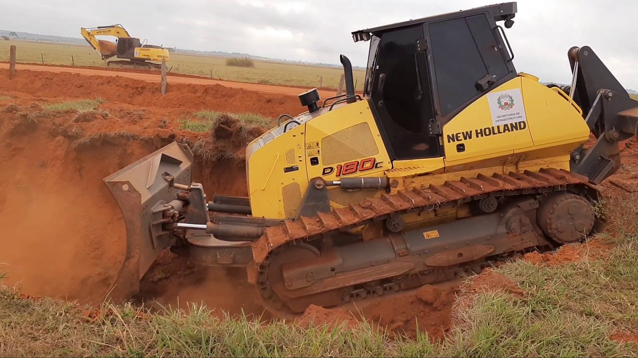 Reparos e prevenção nas caixas de contenção, Trator de esteira/Esteira D180C New Holland.